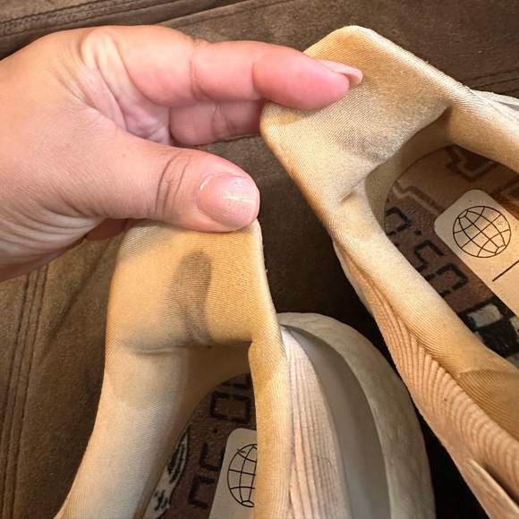 Woman’s Adidas ultraboost 22 shoes - Picture 7 of 8